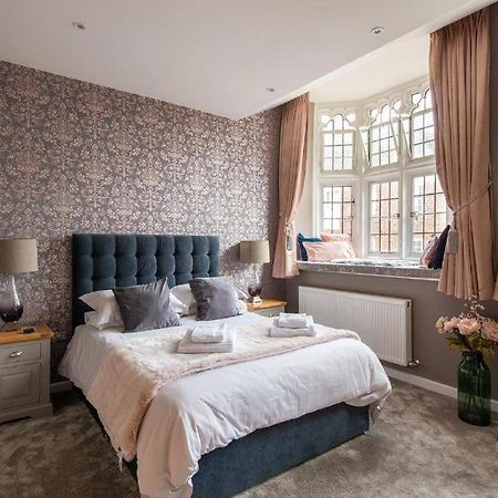 The Most Central Apartment In Canterbury Stunning Interiors, Fully Equipped, City Views And Free Wifi! Екстериор снимка