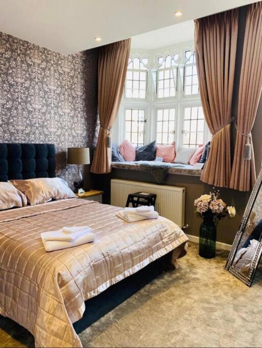 The Most Central Apartment In Canterbury Stunning Interiors, Fully Equipped, City Views And Free Wifi! Екстериор снимка