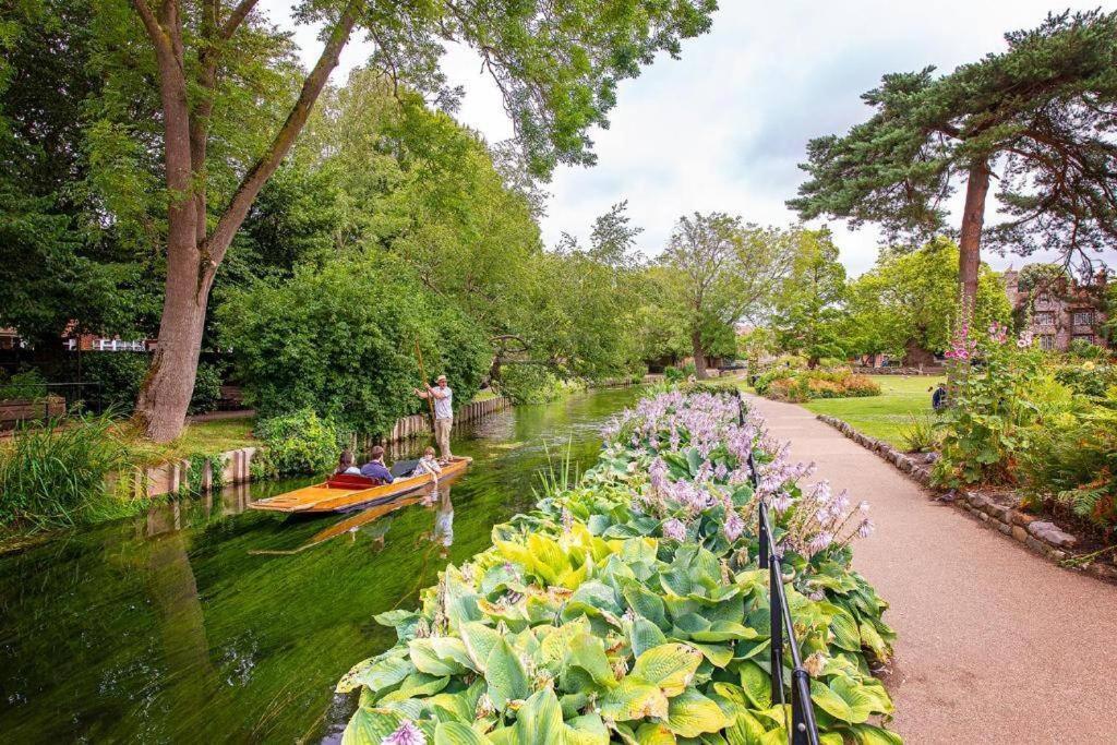 The Most Central Apartment In Canterbury Stunning Interiors, Fully Equipped, City Views And Free Wifi! Екстериор снимка