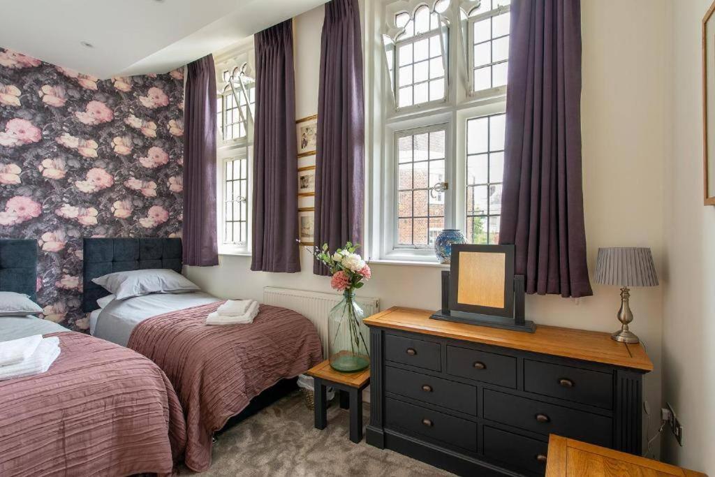 The Most Central Apartment In Canterbury Stunning Interiors, Fully Equipped, City Views And Free Wifi! Екстериор снимка