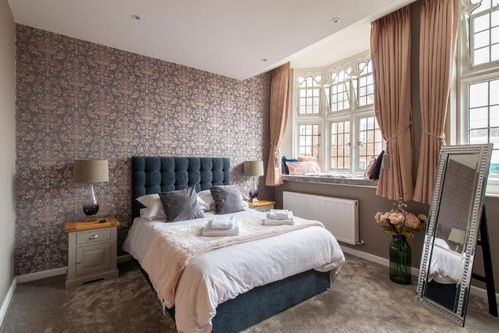 The Most Central Apartment In Canterbury Stunning Interiors, Fully Equipped, City Views And Free Wifi! Екстериор снимка