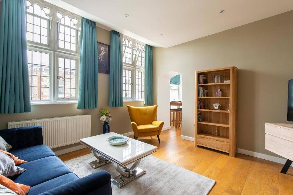 The Most Central Apartment In Canterbury Stunning Interiors, Fully Equipped, City Views And Free Wifi! Екстериор снимка