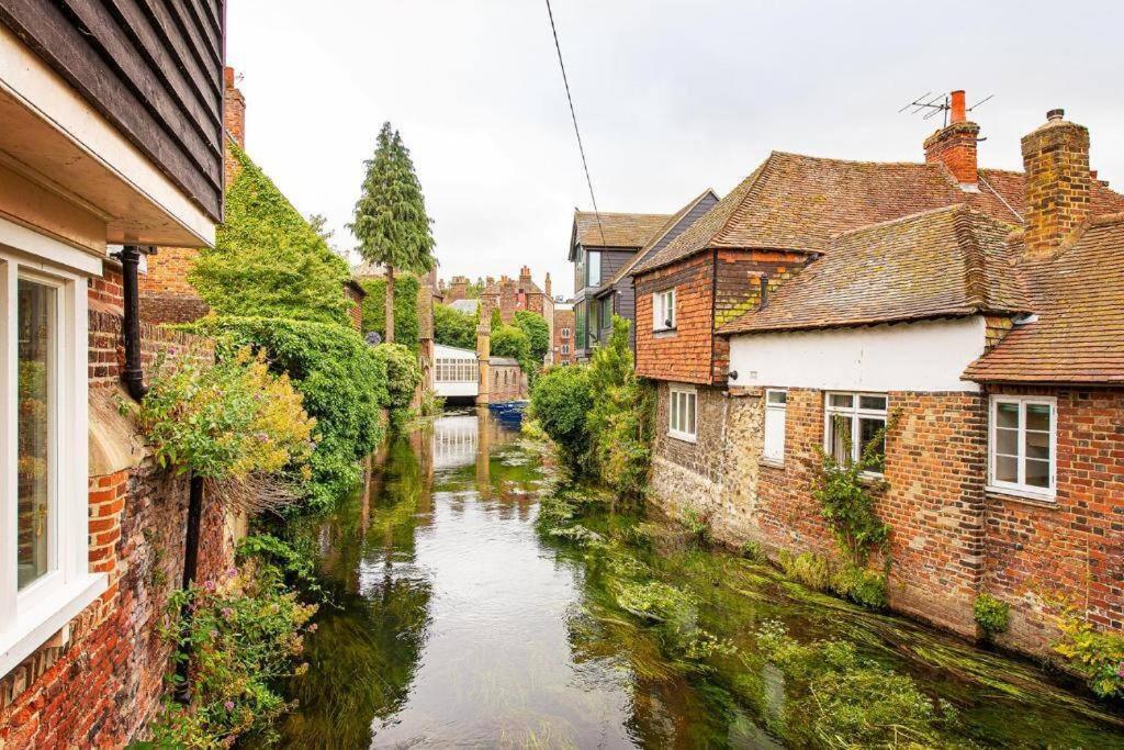 The Most Central Apartment In Canterbury Stunning Interiors, Fully Equipped, City Views And Free Wifi! Екстериор снимка