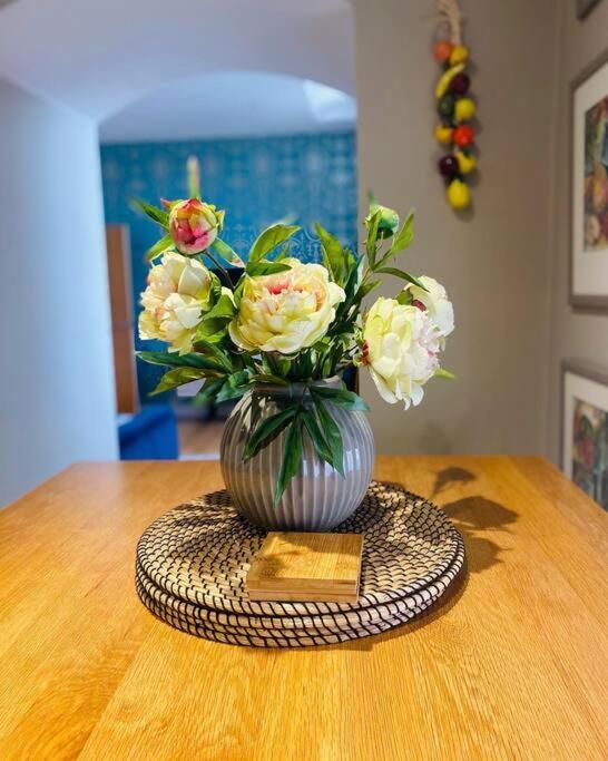 The Most Central Apartment In Canterbury Stunning Interiors, Fully Equipped, City Views And Free Wifi! Екстериор снимка