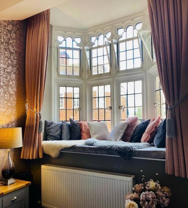 The Most Central Apartment In Canterbury Stunning Interiors, Fully Equipped, City Views And Free Wifi! Екстериор снимка