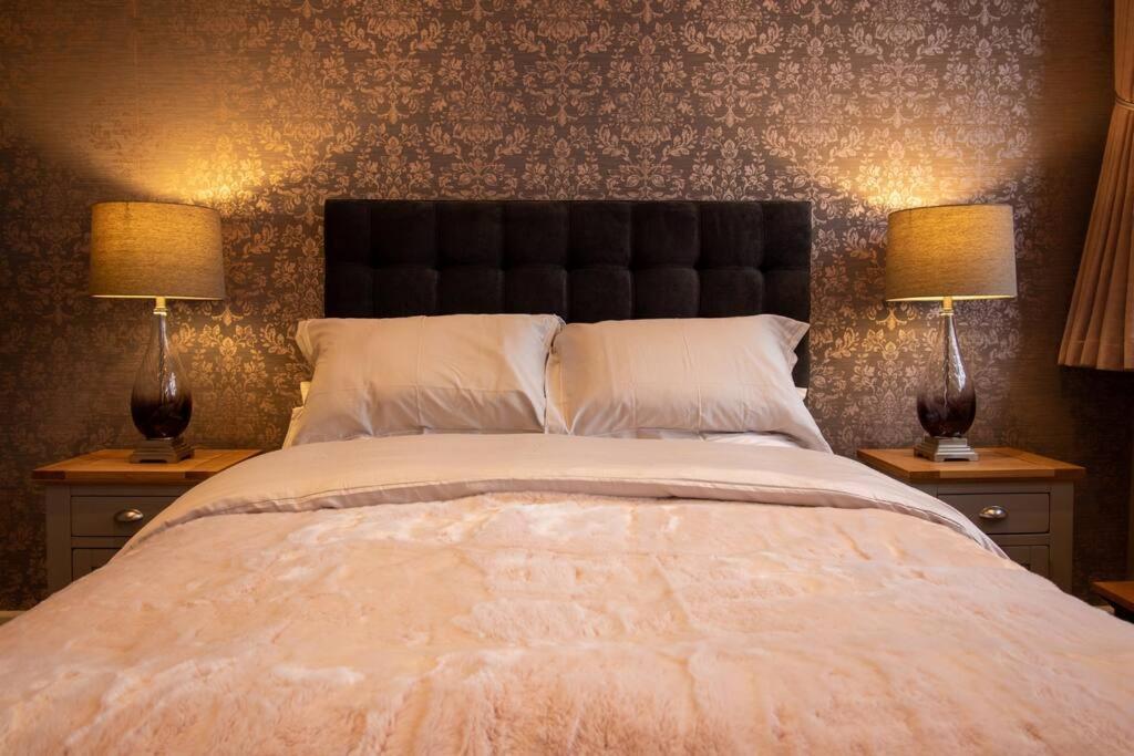 The Most Central Apartment In Canterbury Stunning Interiors, Fully Equipped, City Views And Free Wifi! Екстериор снимка
