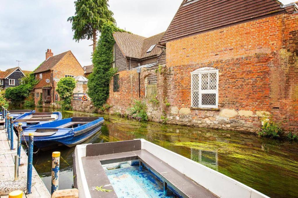 The Most Central Apartment In Canterbury Stunning Interiors, Fully Equipped, City Views And Free Wifi! Екстериор снимка
