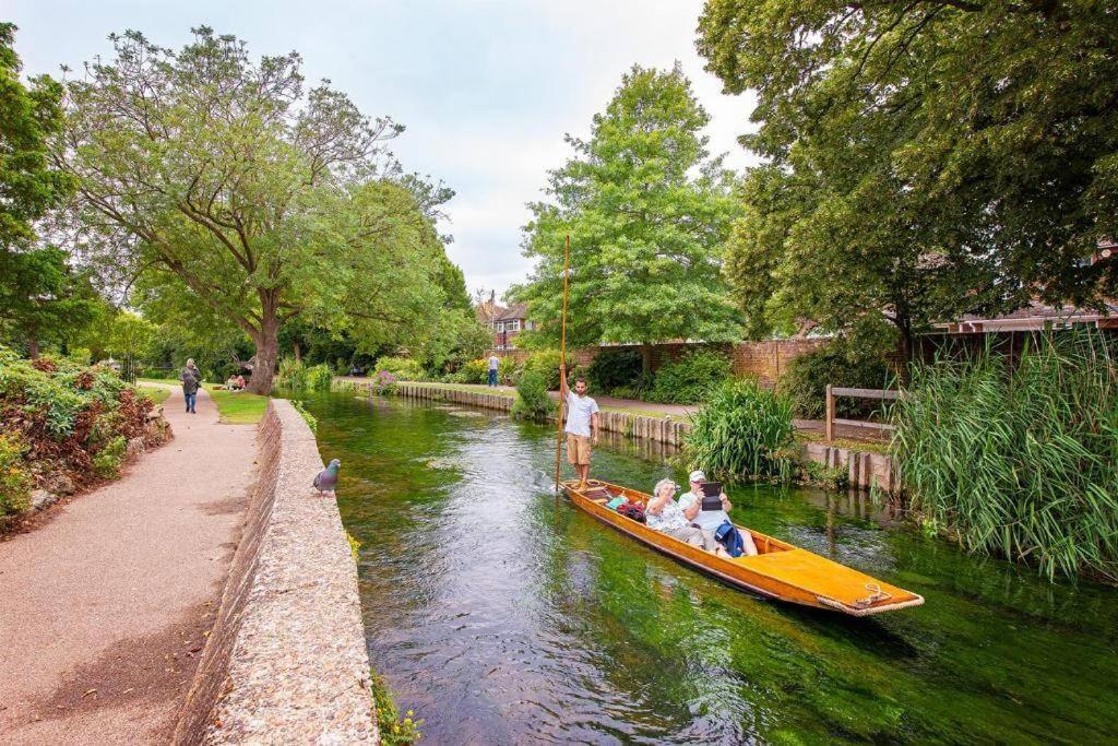 The Most Central Apartment In Canterbury Stunning Interiors, Fully Equipped, City Views And Free Wifi! Екстериор снимка