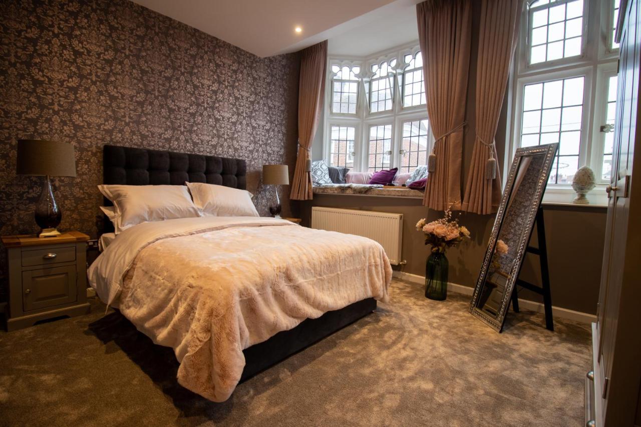 The Most Central Apartment In Canterbury Stunning Interiors, Fully Equipped, City Views And Free Wifi! Екстериор снимка