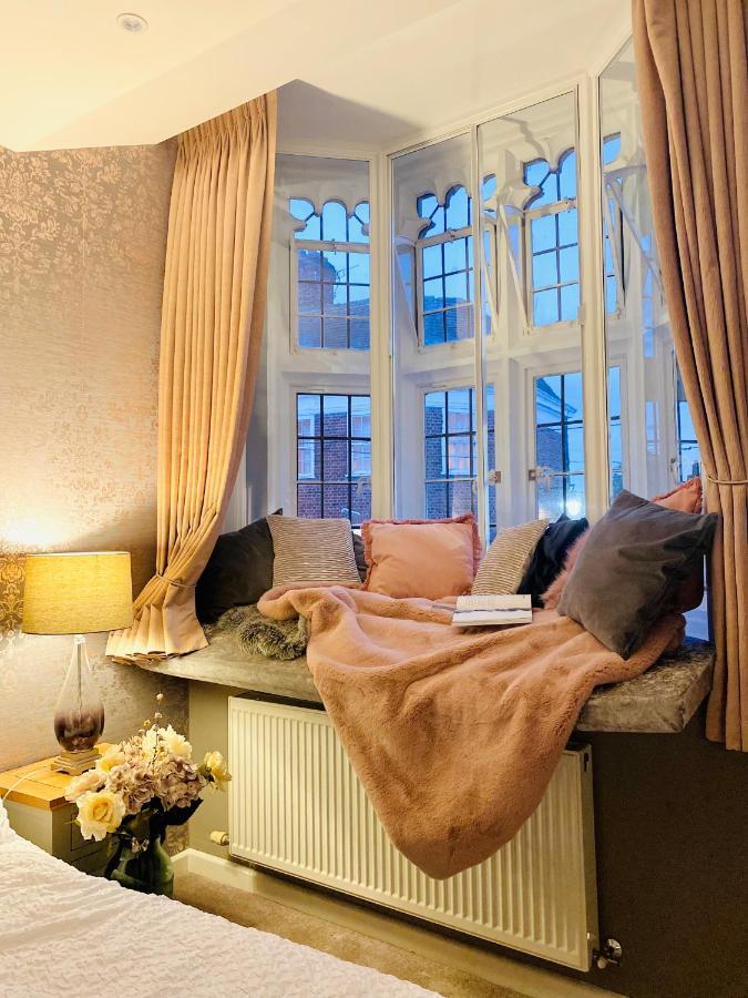The Most Central Apartment In Canterbury Stunning Interiors, Fully Equipped, City Views And Free Wifi! Екстериор снимка